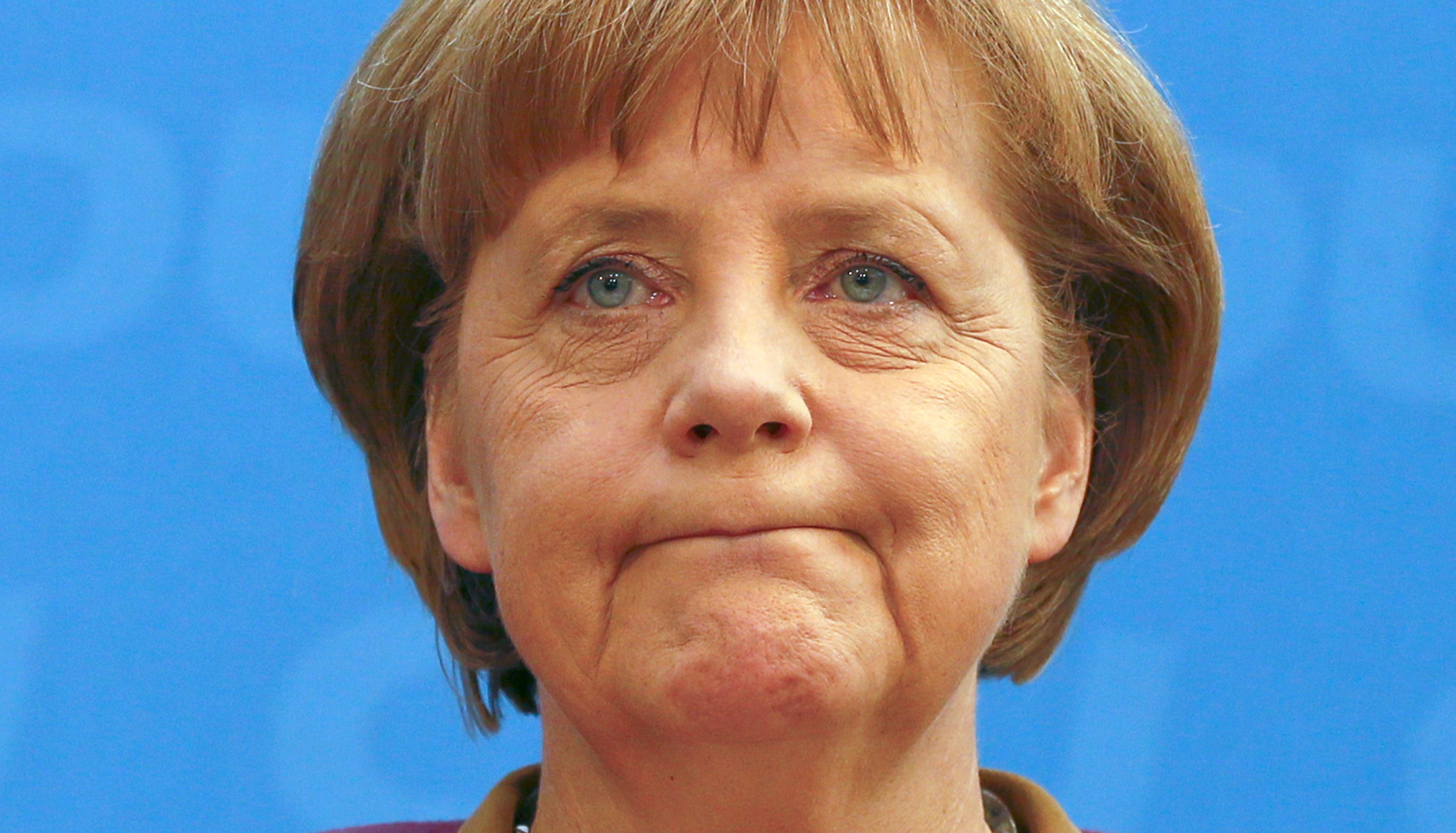 Merkel sufrió una caída cuando practicaba esquí de fondo