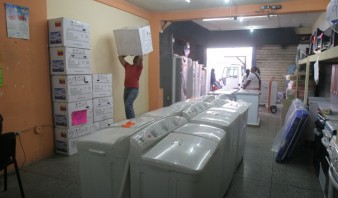 Tiendas de electrodomésticos reducen horario por falta de mercancía