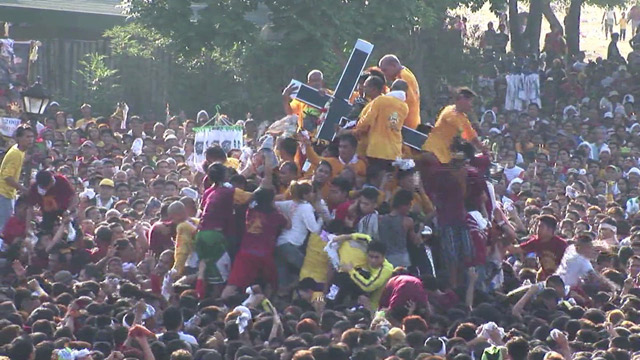 Multitudes adoran al Nazareno negro (Video)