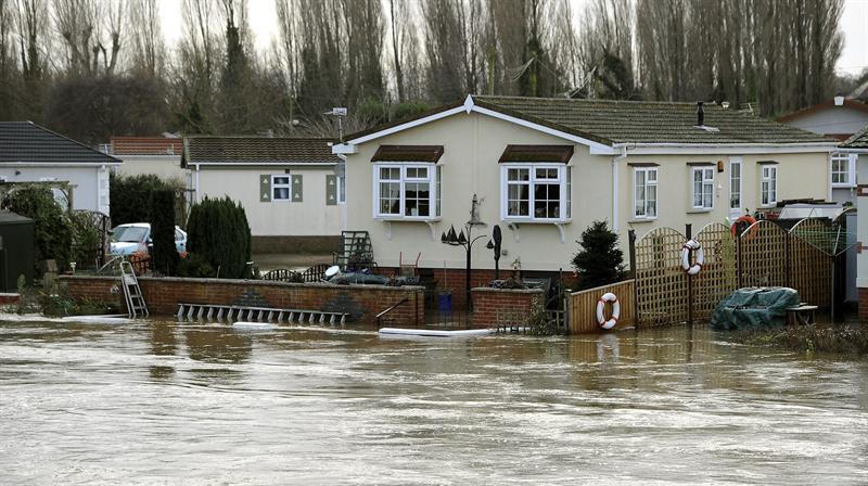 Alertan inundaciones en el oeste de Inglaterra
