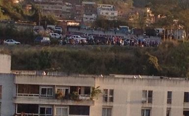 Motorizados “de paz” dispararon contra residencias en Lomas del Ávila el 24F