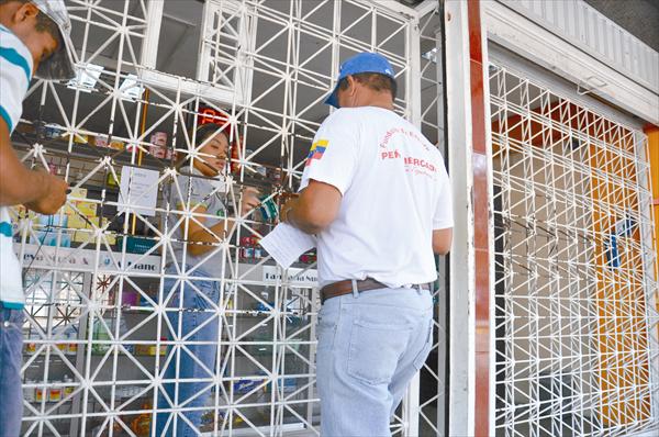 Farmacias de Valencia reducen horario como precaución ante protestas