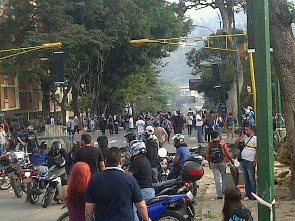 Comienzan detonaciones y represión en Altamira contra manifestantes (Fotos)