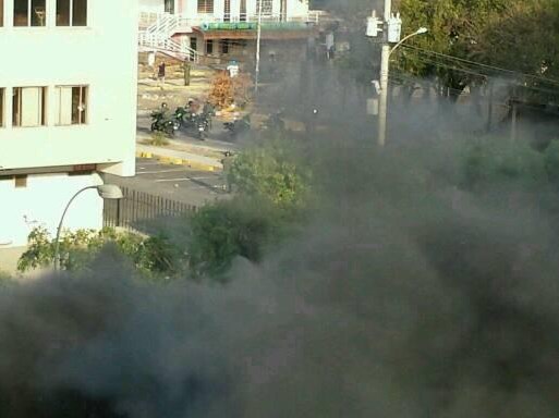 Un herido, detonaciones y quema de carros en Maracaibo (Fotos)