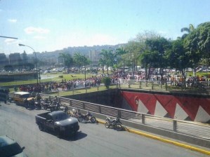 Médicos oficialistas se concentraron en Plaza Venezuela (Foto)