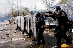 Gobierno niega tener contrato de material antidisturbios con España