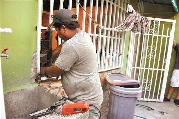 Robaron vivienda de estudiante asesinado en La Isabelica