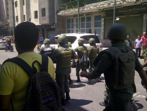 Intento de robo en Chacao frente a militares (Foto)