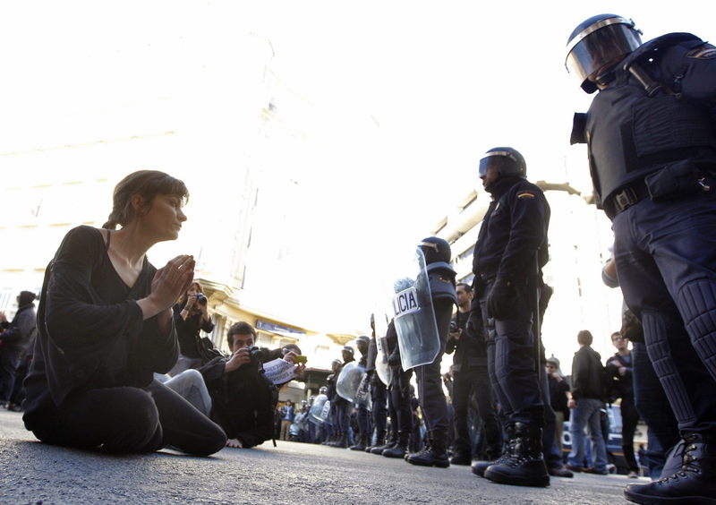 Al menos ocho heridos y dos detenidos por protestas en Valencia
