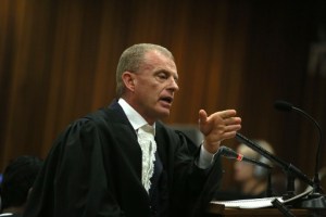 Fiscal culmina su interrogatorio de Pistorius y pide aplazar juicio