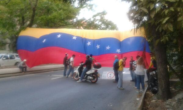 Reportan libre tránsito en el Boulevard de El Cafetal (Fotos + tuits)