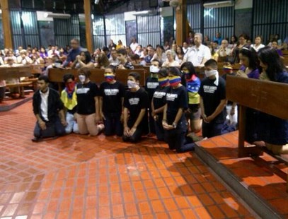 Así protestaron los estudiantes en una iglesia de Barinas (Fotos)