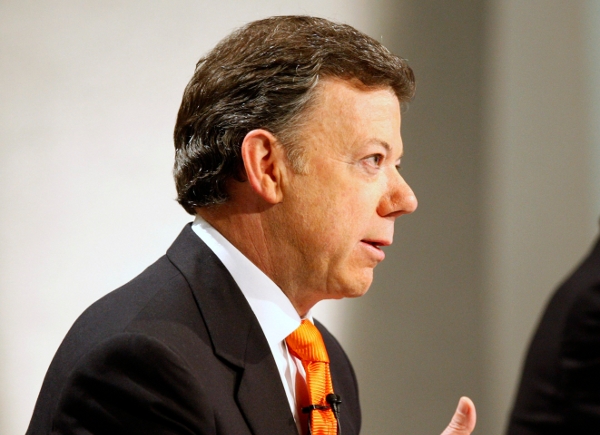 Presidente Santos denuncia falsificación de su firma