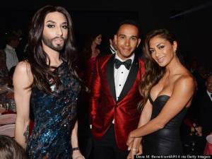 Es Lewis Hamilton, su bella novia y el transfor barbudo que ganó Eurovisión