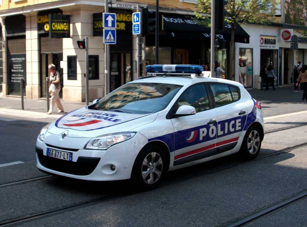 Encuentran a dos hombres degollados en París y detienen a un familiar