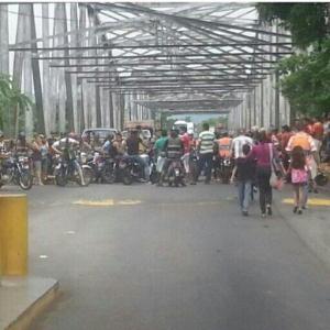 Cerrado el paso en puente que comunica Barinas con Táchira (Foto)