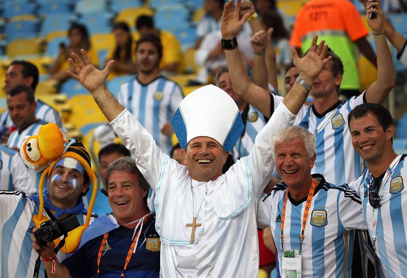 Apareció el Papa en el estadio Maracaná para ver a Argentina jugar #MundialBrasil2014 (Foto)