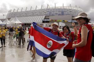 Hinchas de Costa Rica y Grecia se alistan para el gran encuentro (Fotos)
