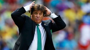 ‘Piojo’ Herrera culpó a los árbitros de la derrota mexicana