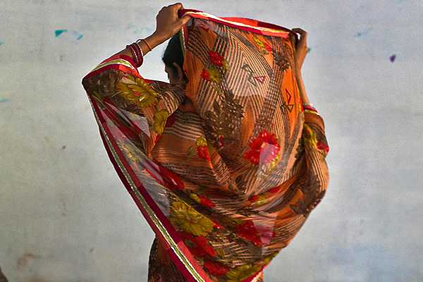 ¡Impactante! joven es violada, obligada a beber ácido y estrangulada en la India