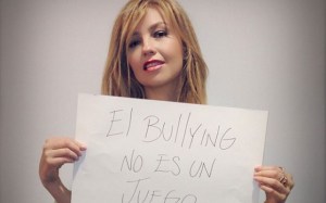 Thalía se suma a la campaña “El bullying no es un juego”