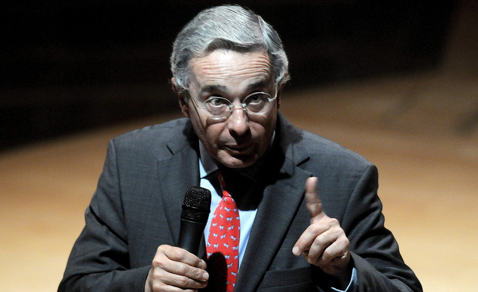 Uribe propone crear cargos “transitorios” para evaluar acuerdos con las Farc