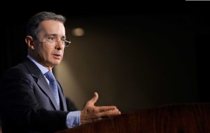 Expresidente Uribe arremete de nuevo contra acuerdos del Gobierno y las Farc