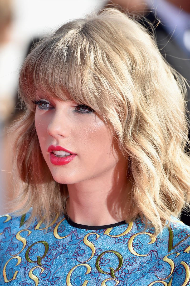 Radiante, brillante, impactante: La belleza de Taylor Swift llegando a los MTV VMA