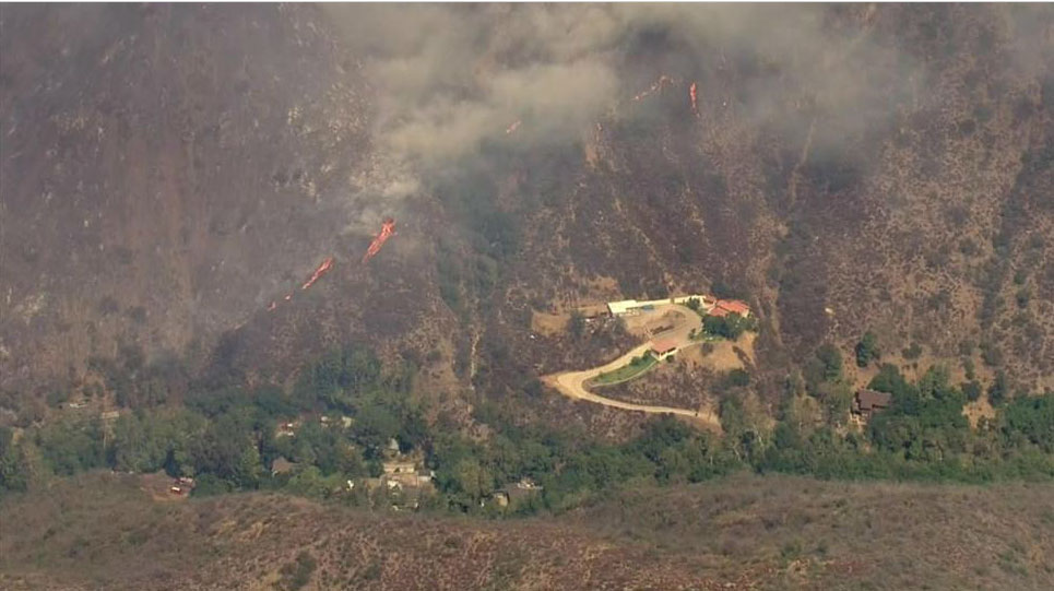 Decenas de evacuados por incendio en California