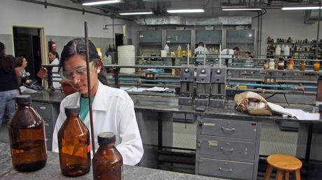 Por qué transformar la educación científica es crucial para el futuro