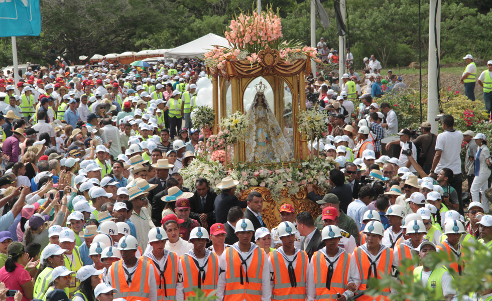 Feligreses rinden homenaje a la #VirgenDelValle (Fotos y video)