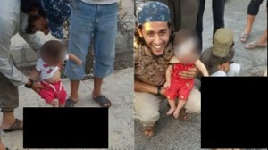 Isis: Escalofriante imagen de una bebé pateando la cabeza de un hombre decapitado