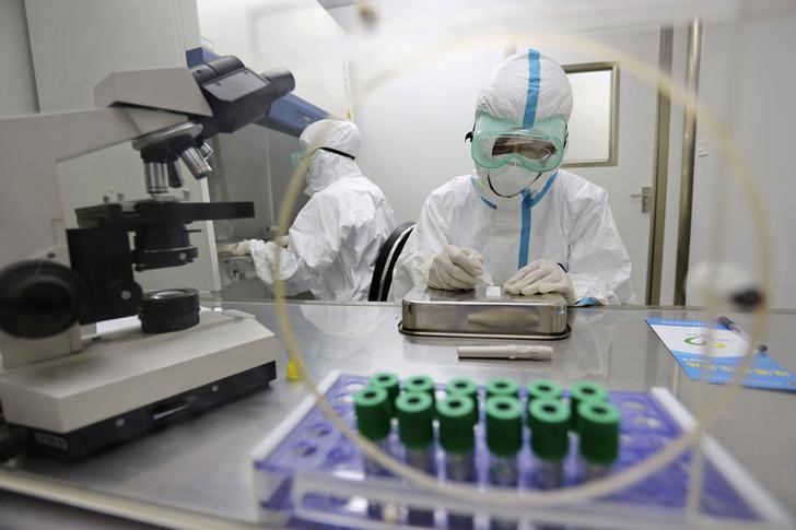La genética puede influir en mortalidad del ébola, según estudio