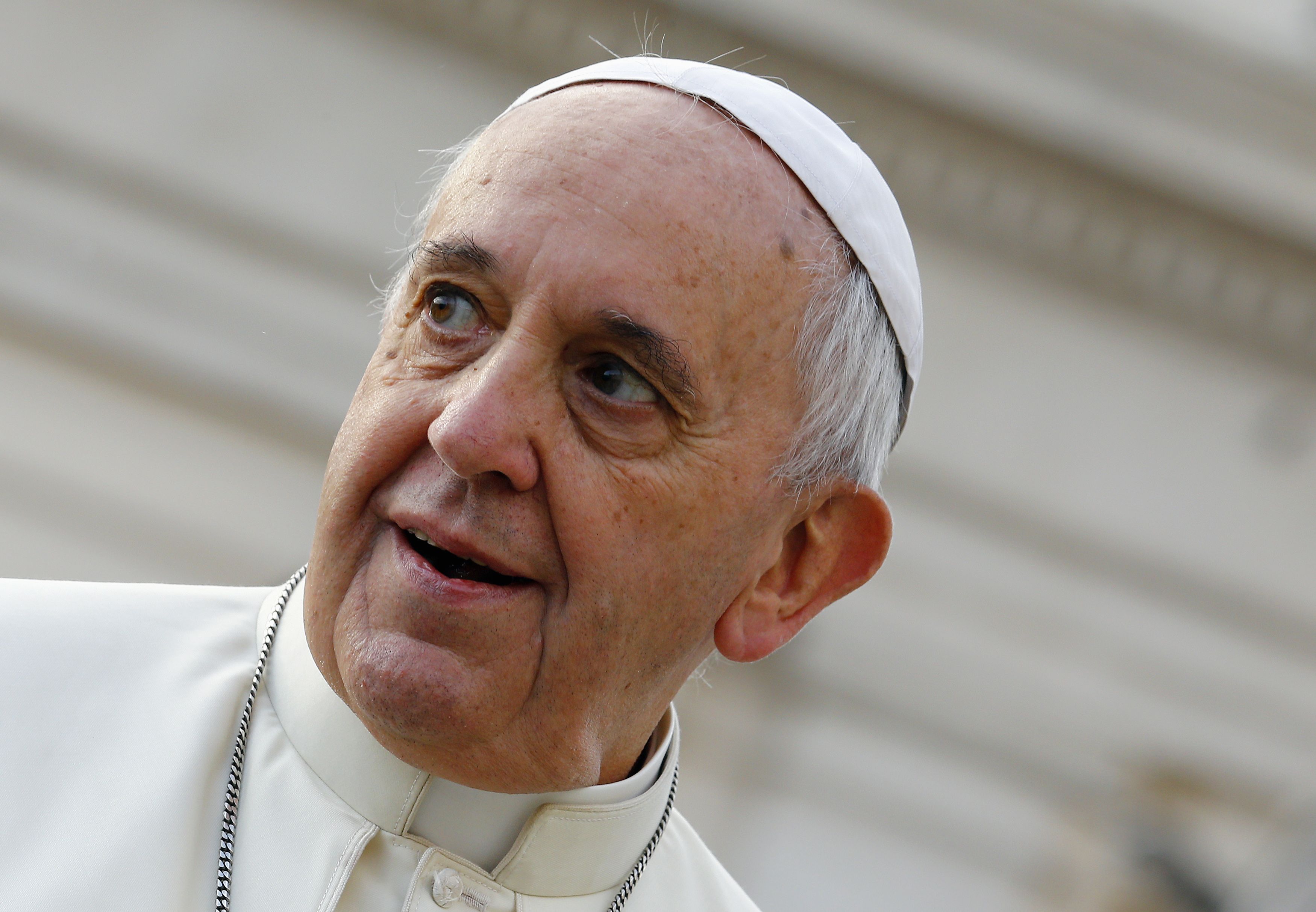 Papa Francisco: Pesebre y árbol tocan el corazón de todos, también de quien no cree