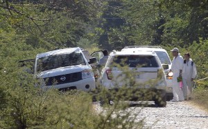 Hallan 13 cadáveres en fosa clandestina en el sur de México