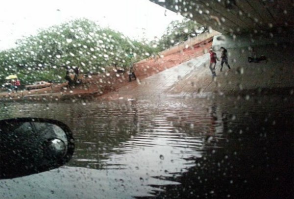 Aguacero colapsó el centro de Maracaibo (Foto)