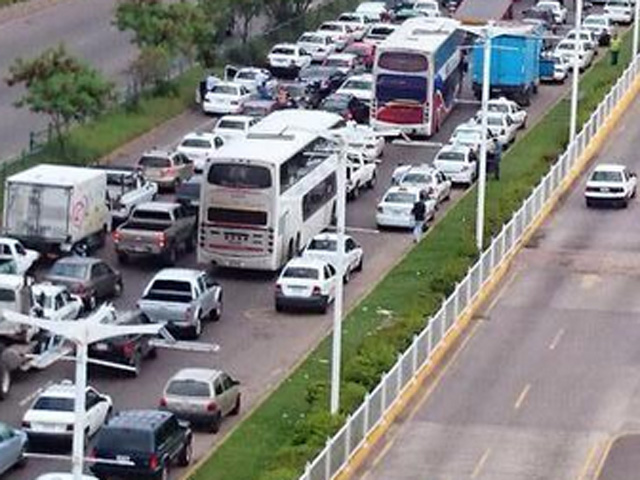 Taxistas en San Cristóbal protestan por la inseguridad (Fotos)