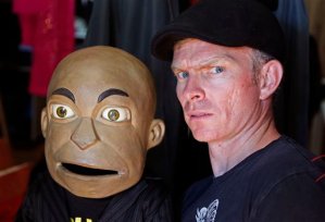 Sudáfrica censura a marioneta por “racista”