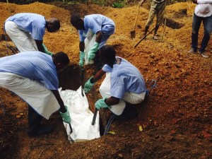 Cifra de muertos por el ébola trepa a 5.459 según la OMS
