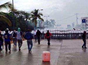 Protesta cerca de aeropuerto de Acapulco deja varios heridos (Fotos)