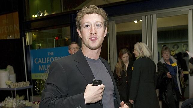 ¿Por qué Zuckerberg usa siempre la misma camiseta gris?