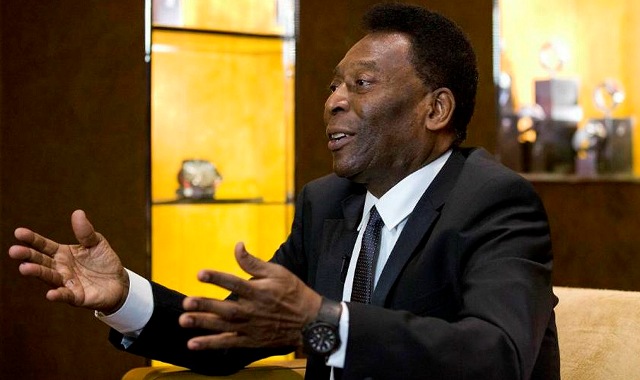 Pelé dice que el exceso de atención alienta a los racistas en el fútbol
