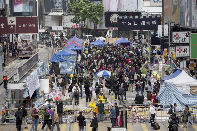 Protestas en Hong Kong cierran con casi mil detenidos