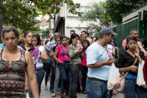 Maduro anuncia 15% de aumento para el primero de febrero: 24 Bs diarios