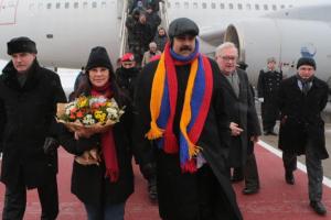 Así llegaron Maduro y Cilia a Moscú (Fotos)