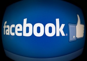 Facebook limitará circulación de noticias falsas o engañosas