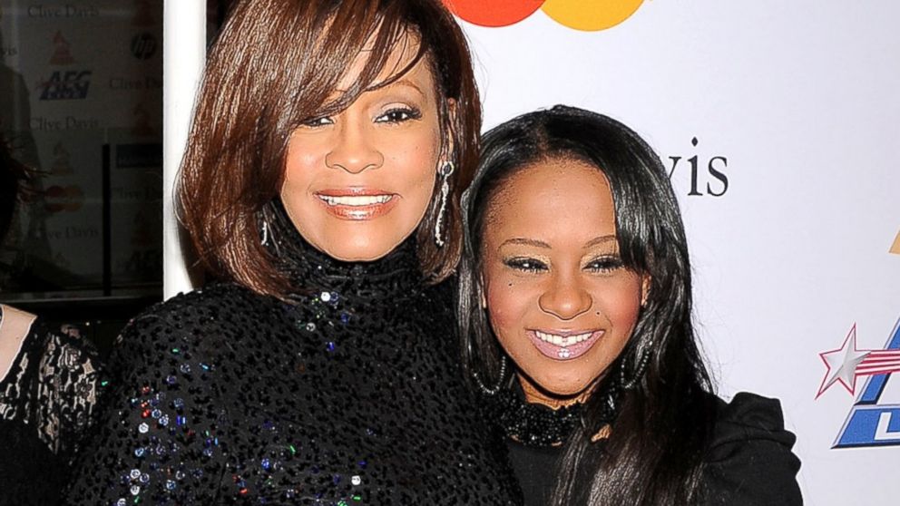 La hija de Whitney Houston lucha por su vida