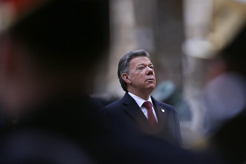 Santos prorroga la suspensión temporal de bombardear campamentos de las Farc