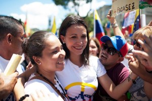 María Corina Machado: Maduro no está de gira, está huyendo