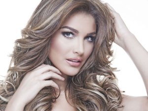 Migbelis Castellanos partió a Miami rumbo al Miss Universo